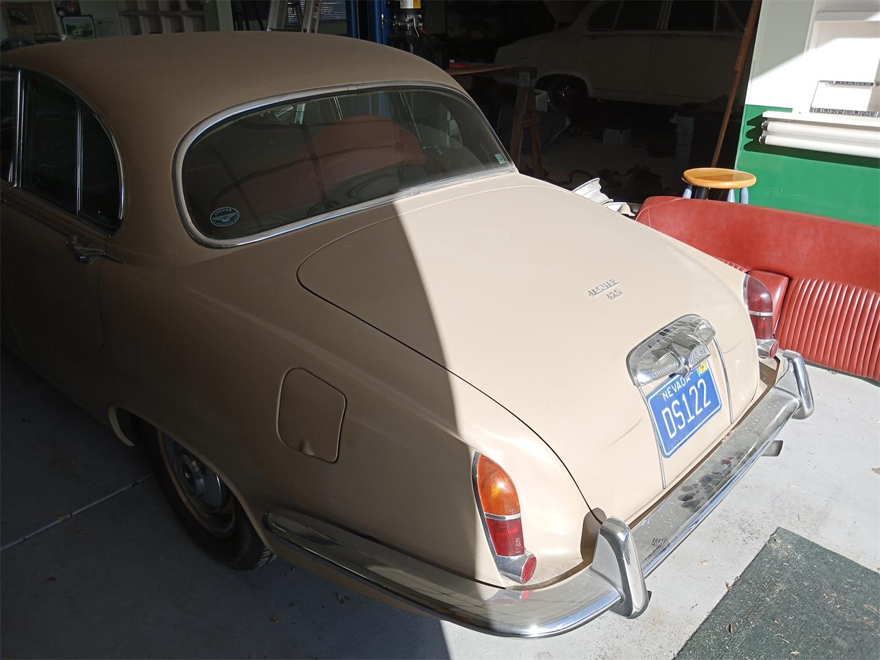 Jaguar-420-1967-Brown-Maroon-5