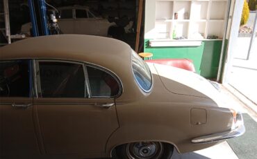Jaguar-420-1967-Brown-Maroon-6