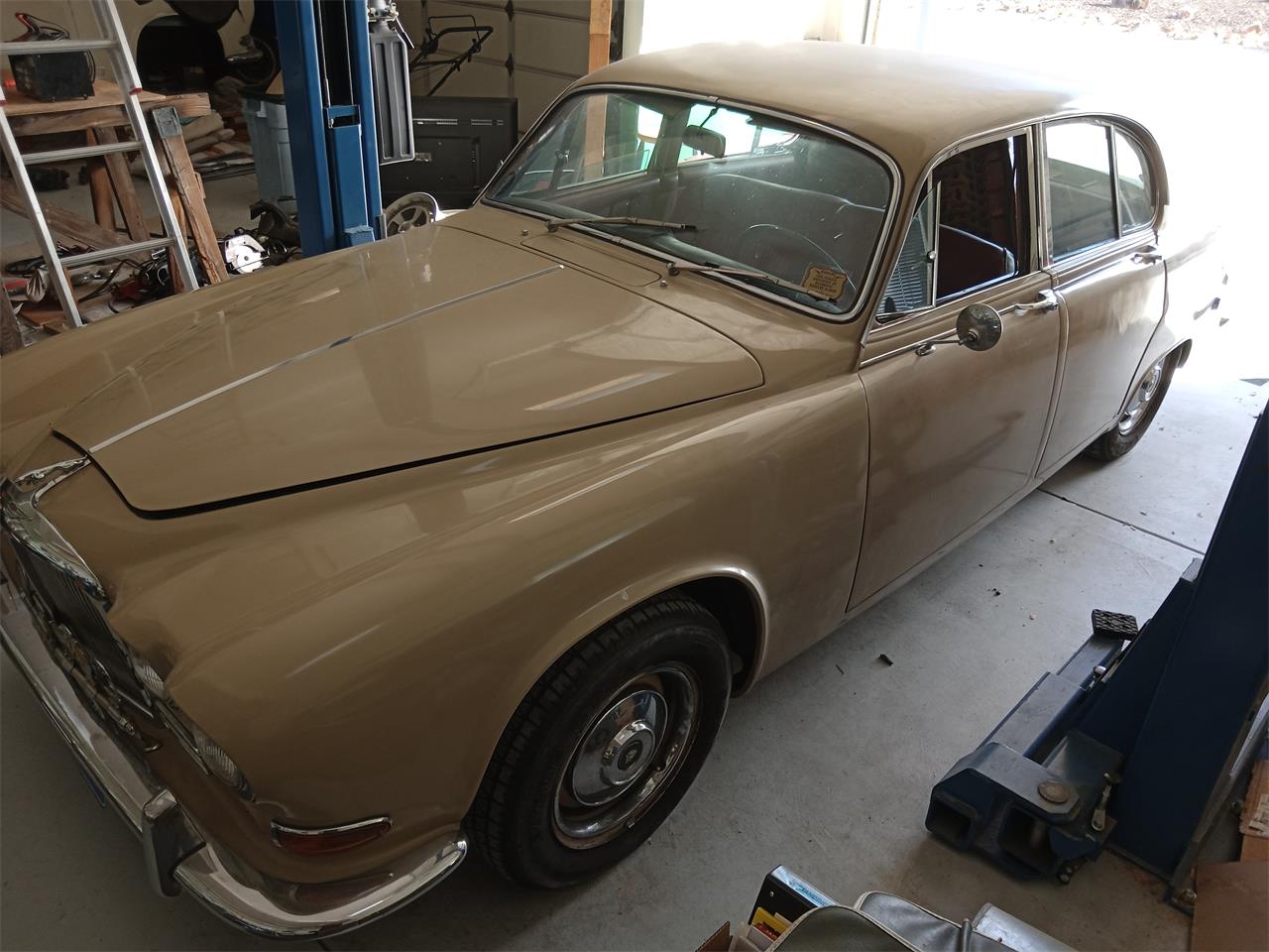Jaguar-420-1967-Brown-Maroon