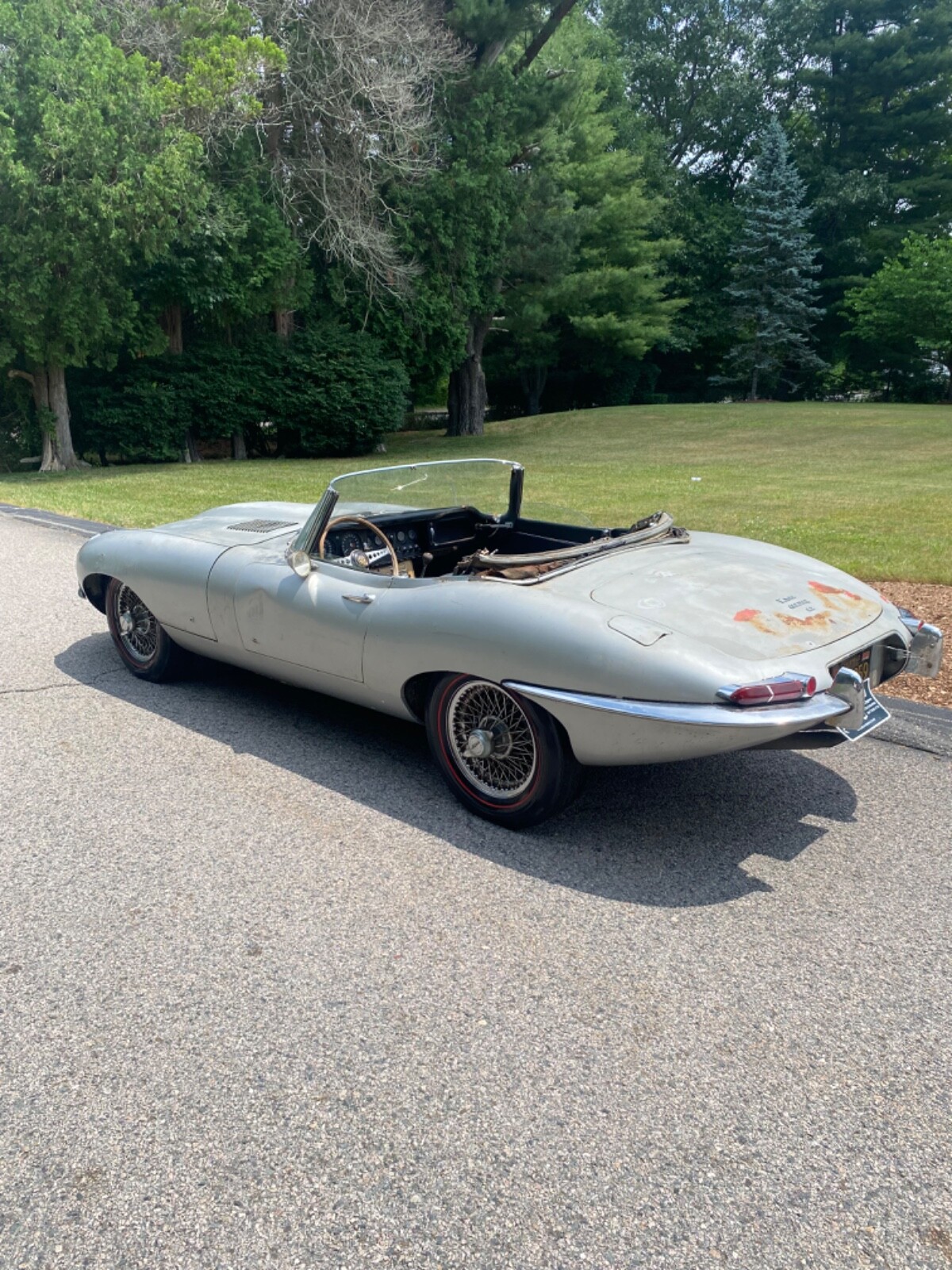Jaguar-E-Type-1967-Convertible-2