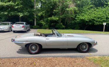Jaguar-E-Type-1967-Convertible-3