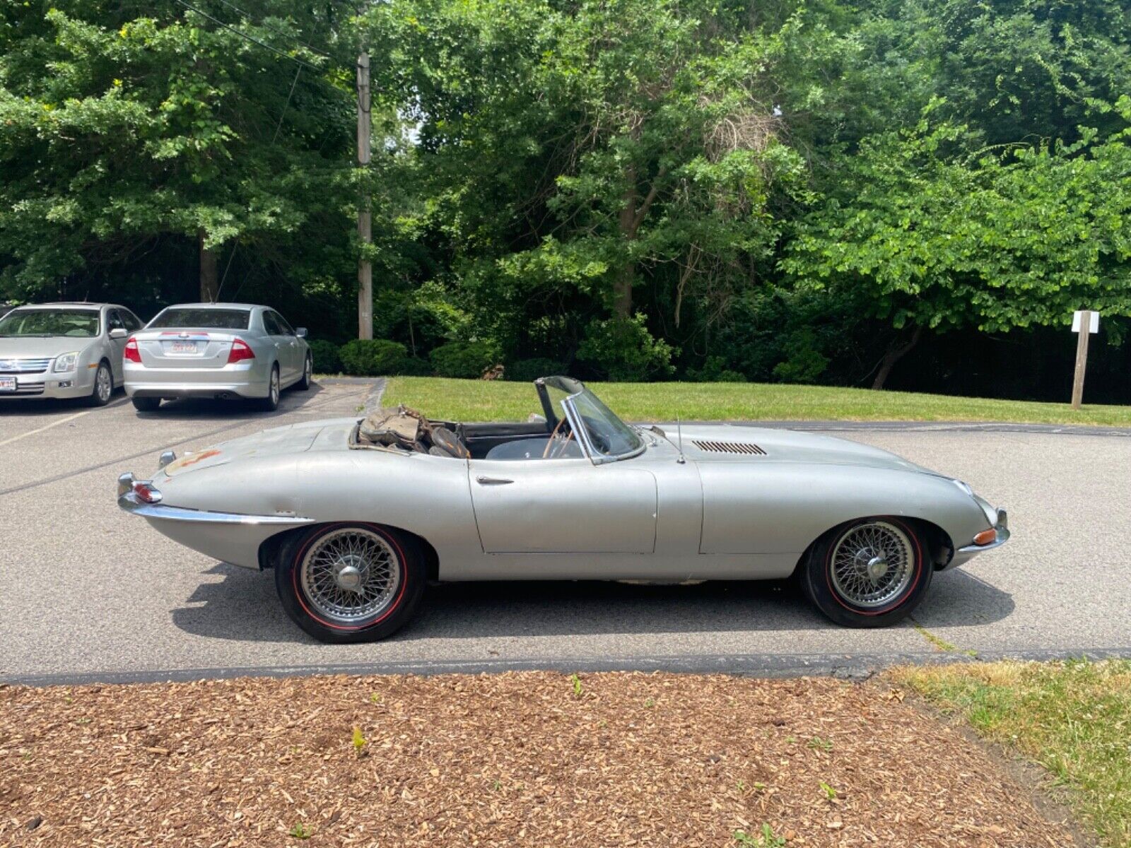 Jaguar-E-Type-1967-Convertible-3
