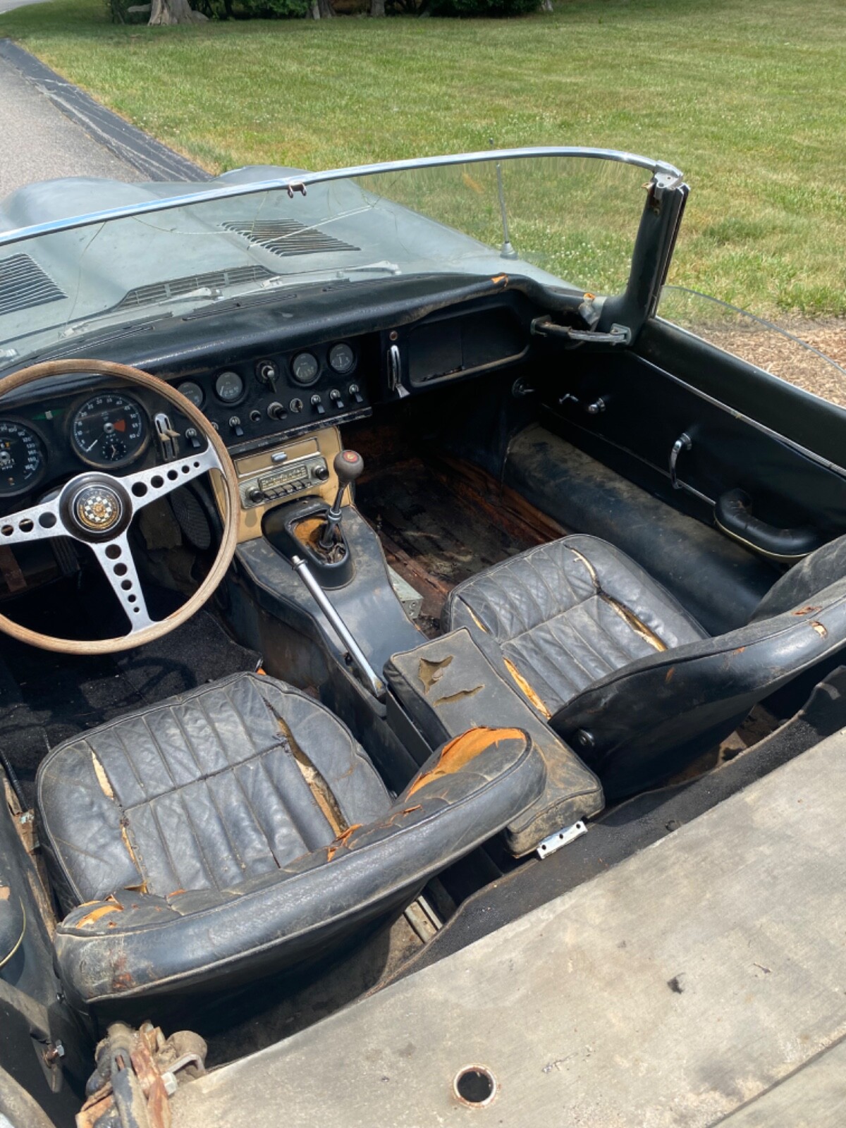 Jaguar-E-Type-1967-Convertible-5