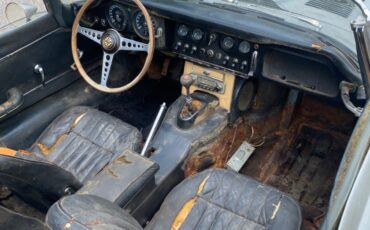 Jaguar-E-Type-1967-Convertible-6
