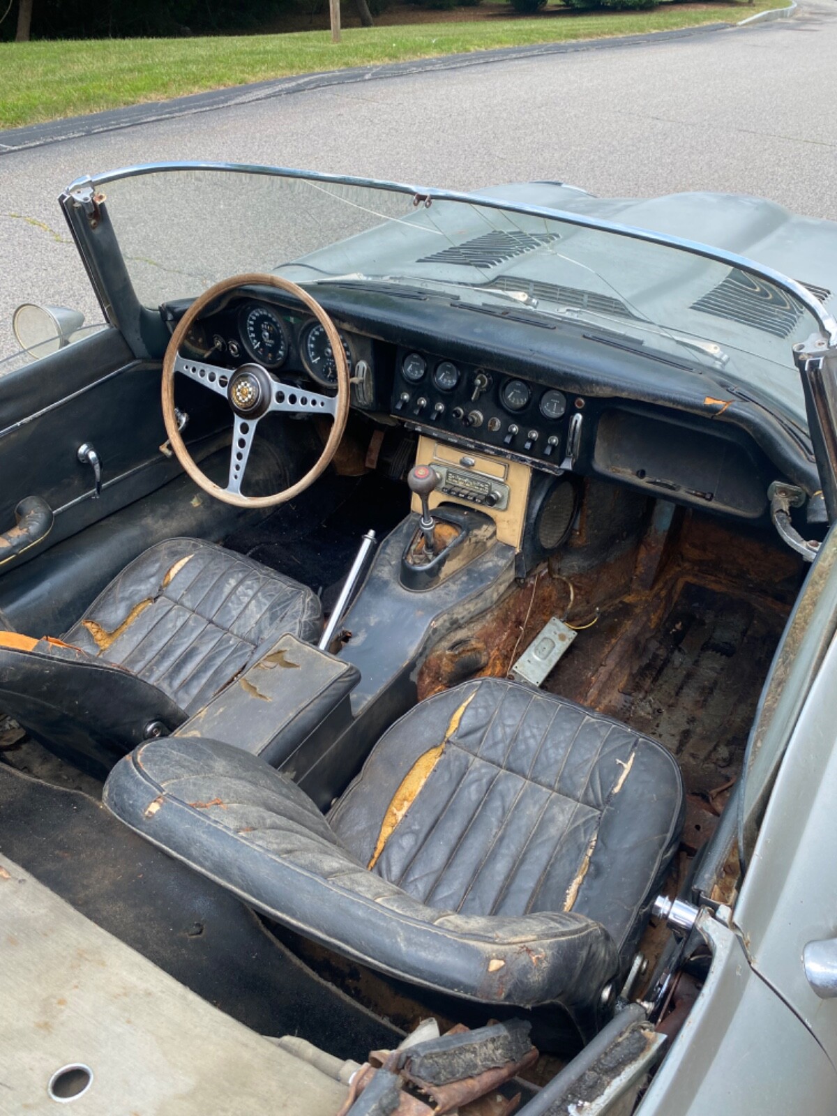 Jaguar-E-Type-1967-Convertible-6