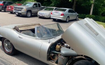 Jaguar-E-Type-1967-Convertible-9