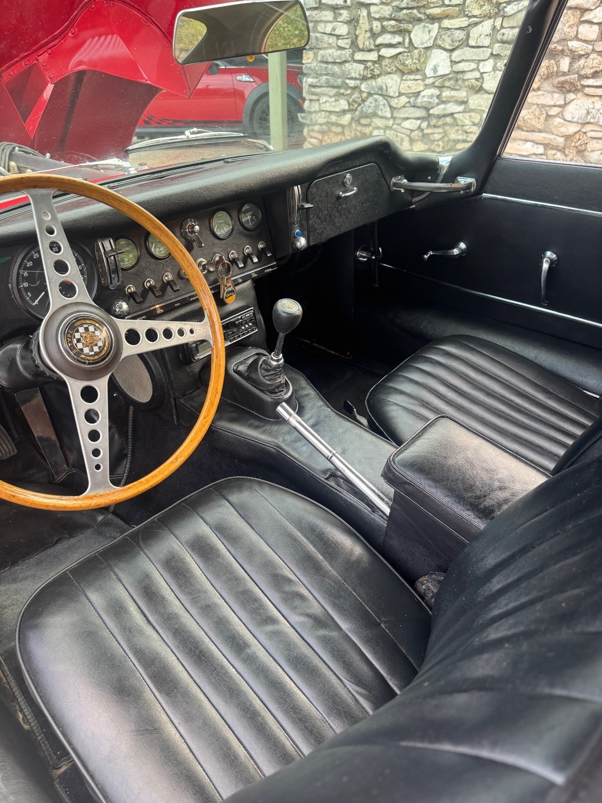 Jaguar-E-Type-1967-Coupe-22-11
