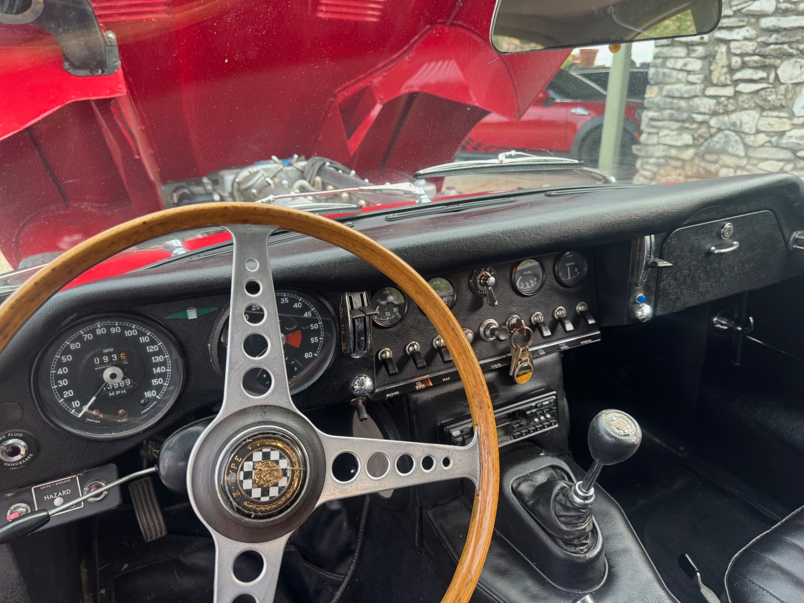 Jaguar-E-Type-1967-Coupe-22-12