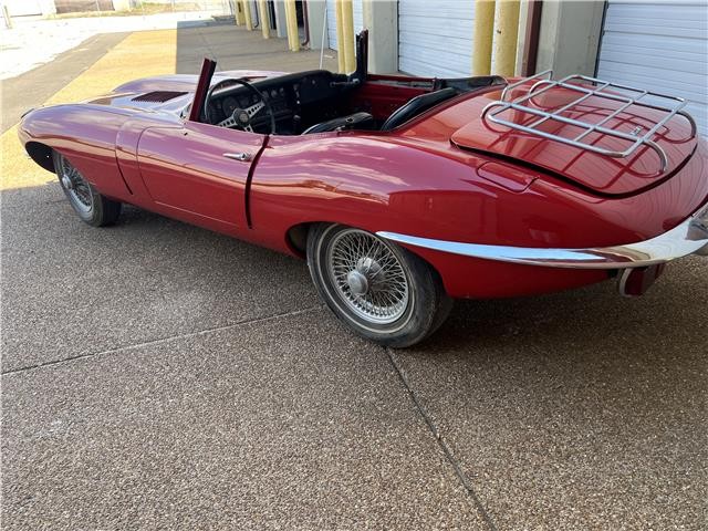 Jaguar-E-Type-1969-10