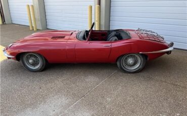 Jaguar-E-Type-1969-16