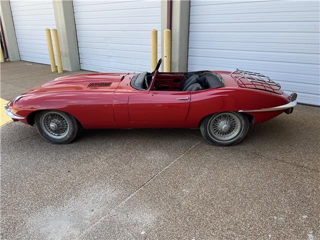 Jaguar-E-Type-1969-16