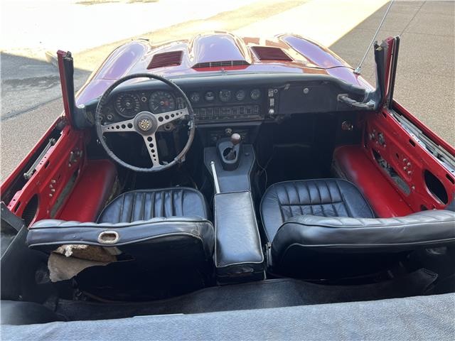 Jaguar-E-Type-1969-26