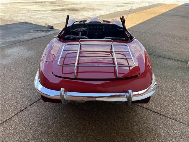 Jaguar-E-Type-1969-3