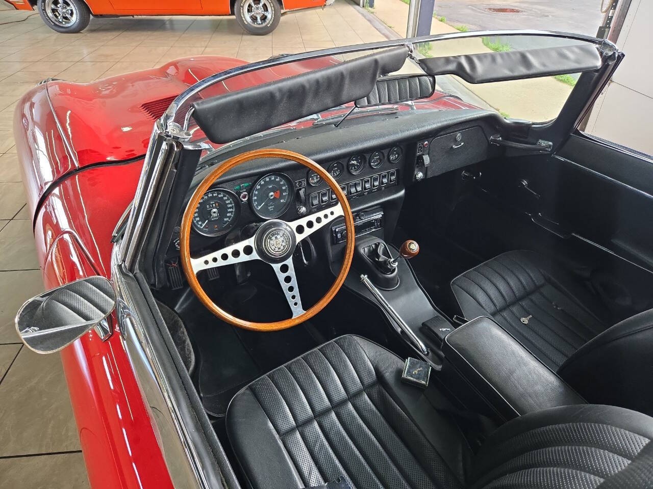 Jaguar-E-Type-1969-Convertible-4