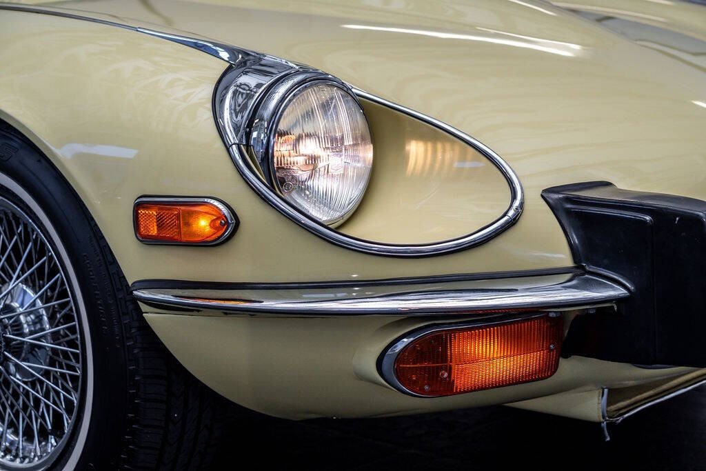 Jaguar-E-Type-1974-Convertible-11