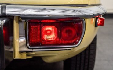 Jaguar-E-Type-1974-Convertible-12