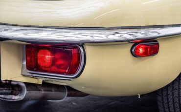 Jaguar-E-Type-1974-Convertible-13