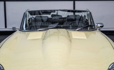 Jaguar-E-Type-1974-Convertible-2