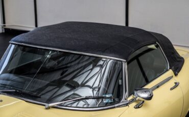 Jaguar-E-Type-1974-Convertible-23