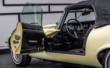 Jaguar-E-Type-1974-Convertible-25