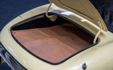 Jaguar-E-Type-1974-Convertible-27