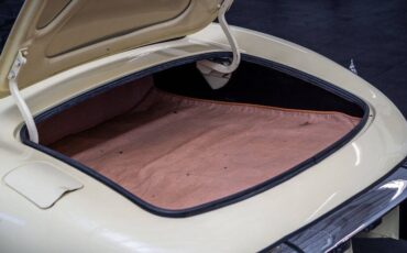 Jaguar-E-Type-1974-Convertible-28