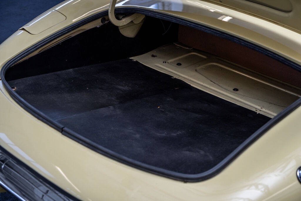 Jaguar-E-Type-1974-Convertible-29