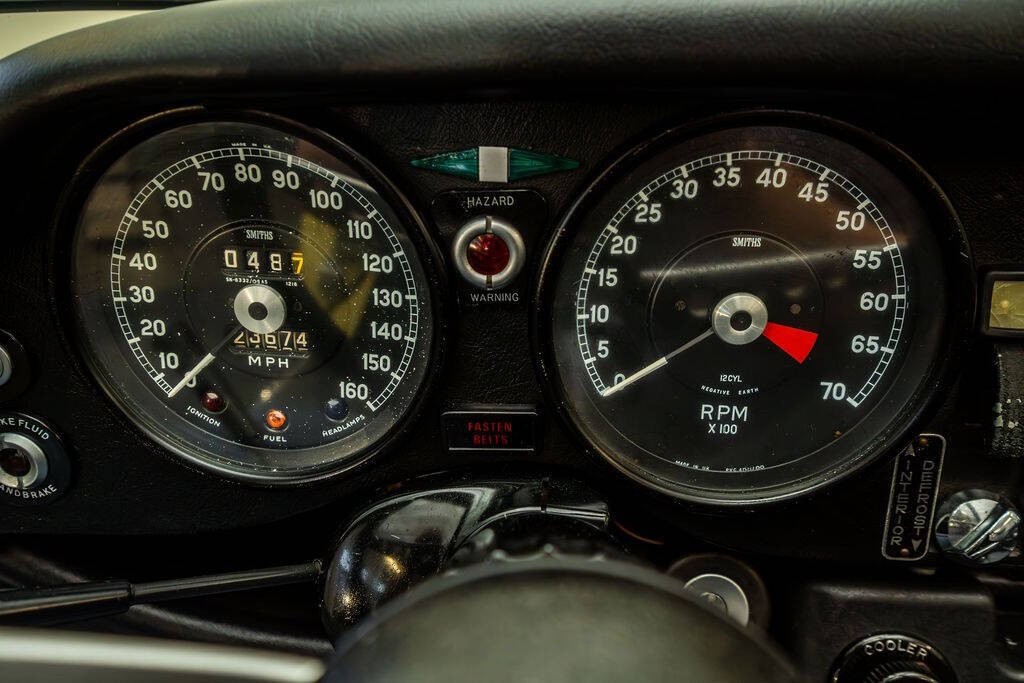 Jaguar-E-Type-1974-Convertible-3