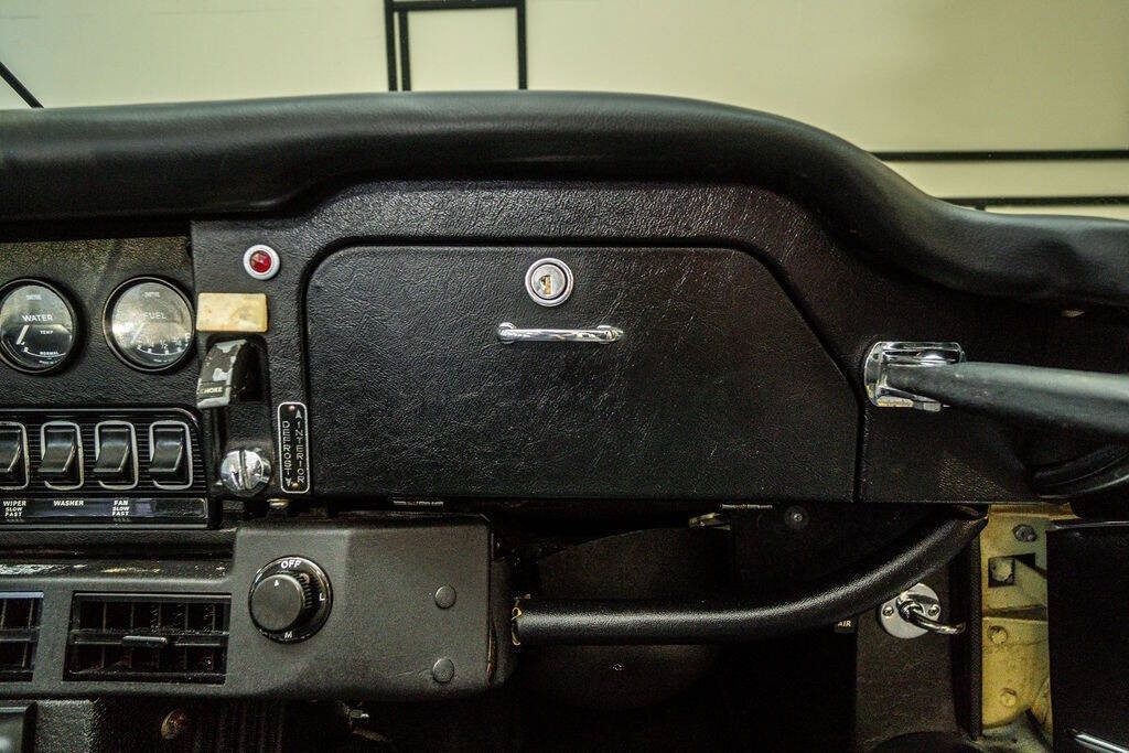 Jaguar-E-Type-1974-Convertible-34