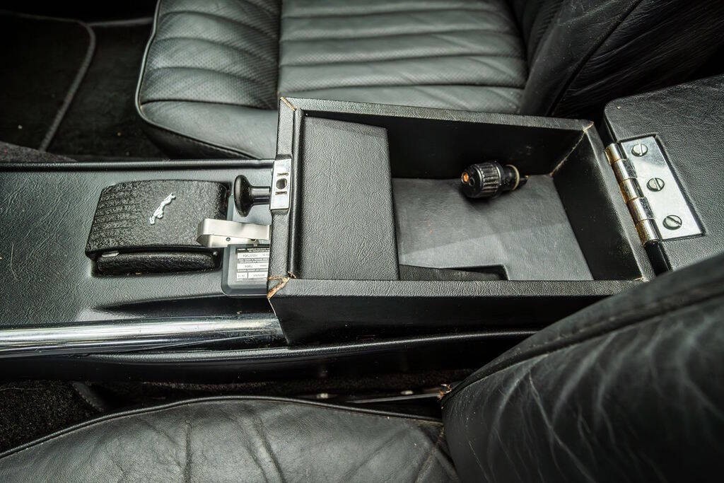 Jaguar-E-Type-1974-Convertible-36