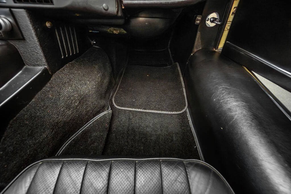 Jaguar-E-Type-1974-Convertible-38