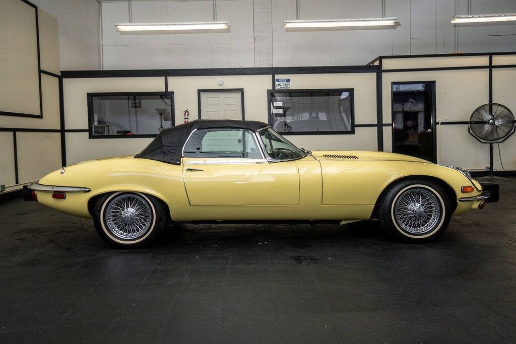 Jaguar-E-Type-1974-Convertible-6