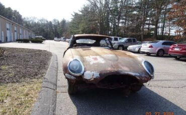 Jaguar-E-type-1966-Gold-Cinnamon-3