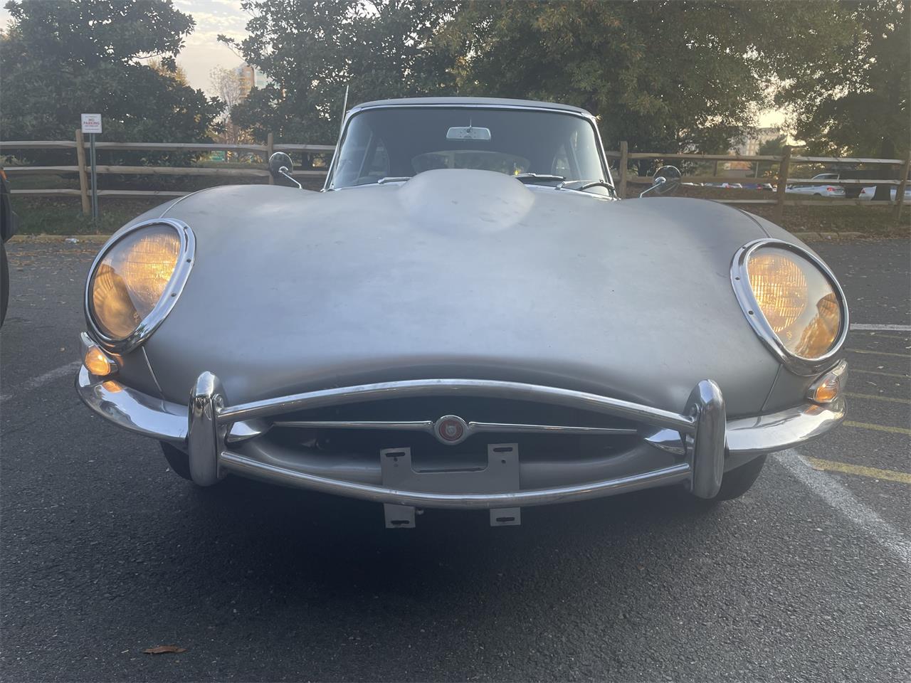 Jaguar-E-type-1967-Silver-Black-1