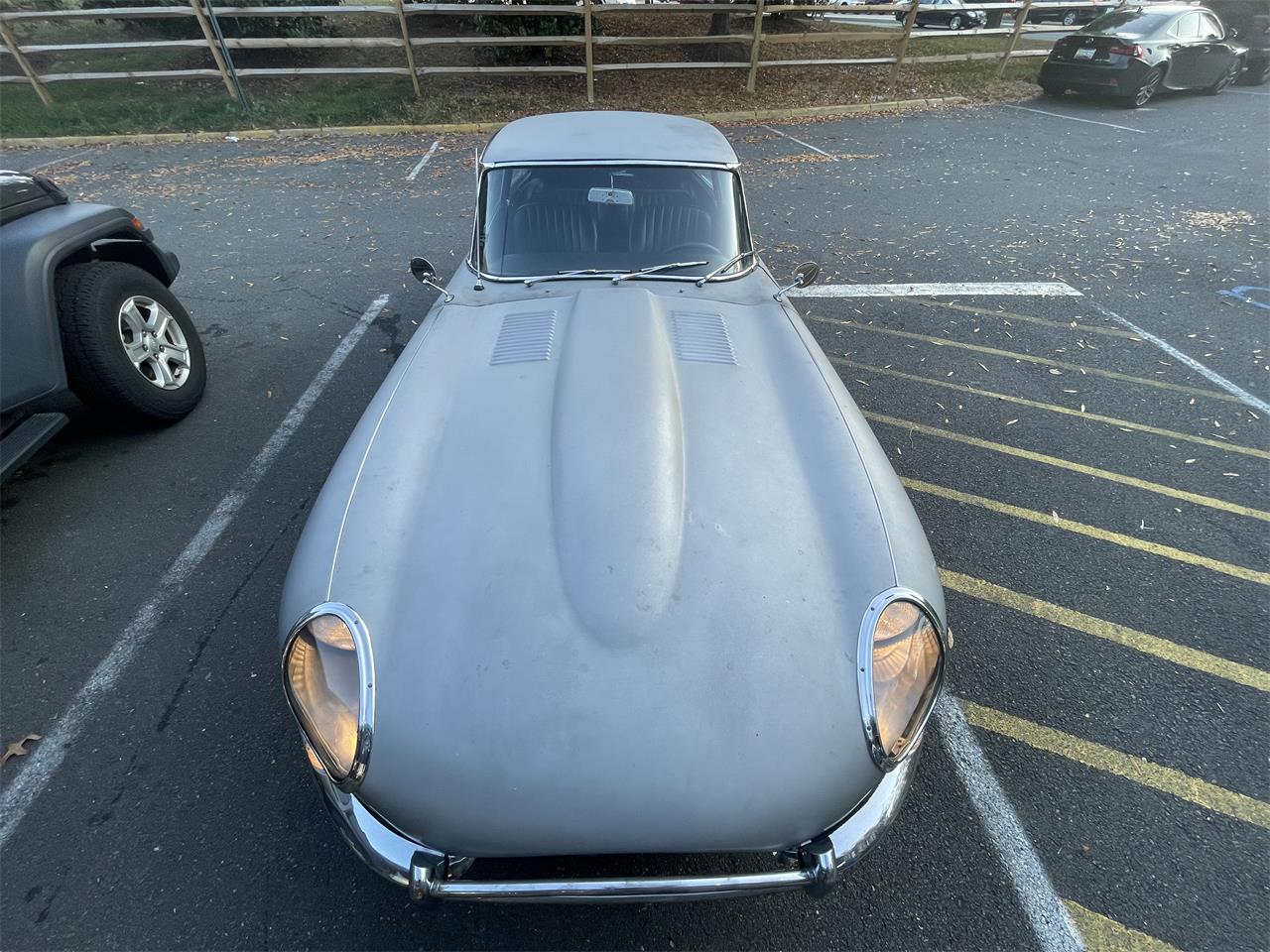 Jaguar-E-type-1967-Silver-Black-10