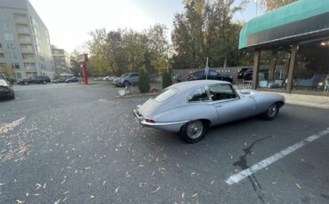 Jaguar-E-type-1967-Silver-Black-12
