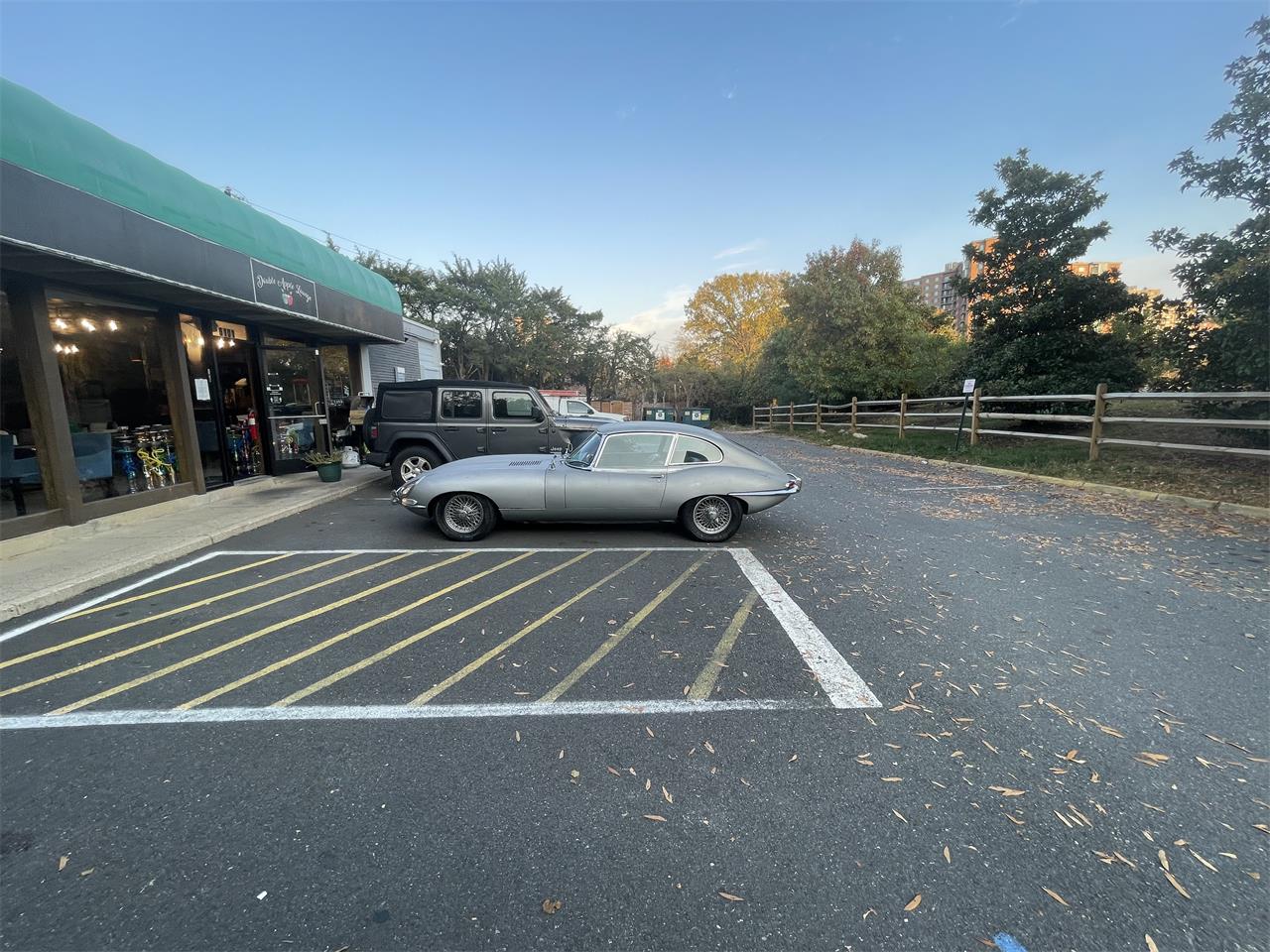 Jaguar-E-type-1967-Silver-Black-17