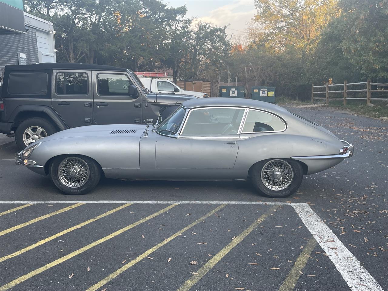 Jaguar-E-type-1967-Silver-Black-18