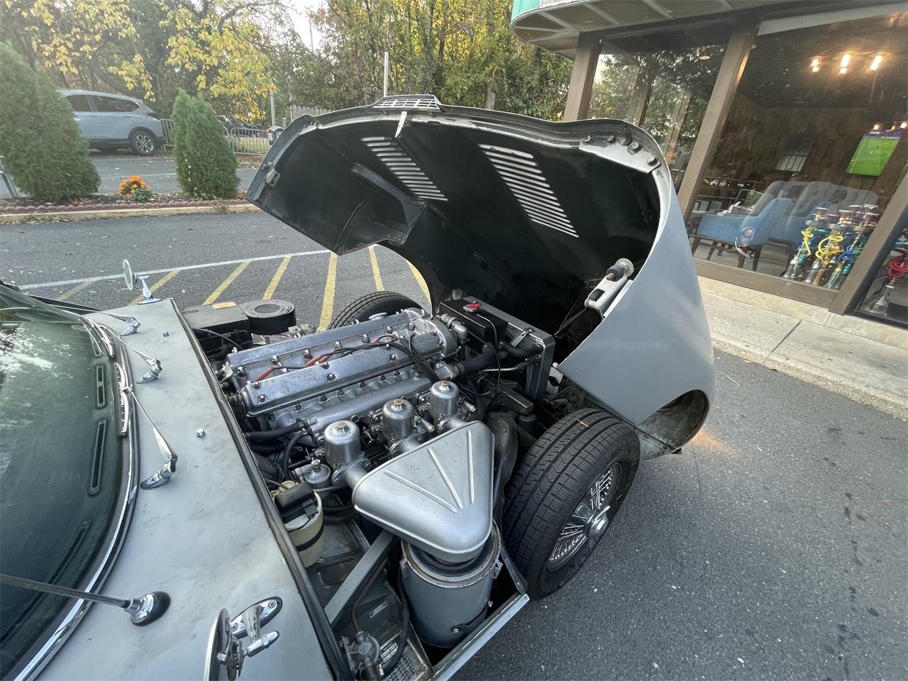 Jaguar-E-type-1967-Silver-Black-20