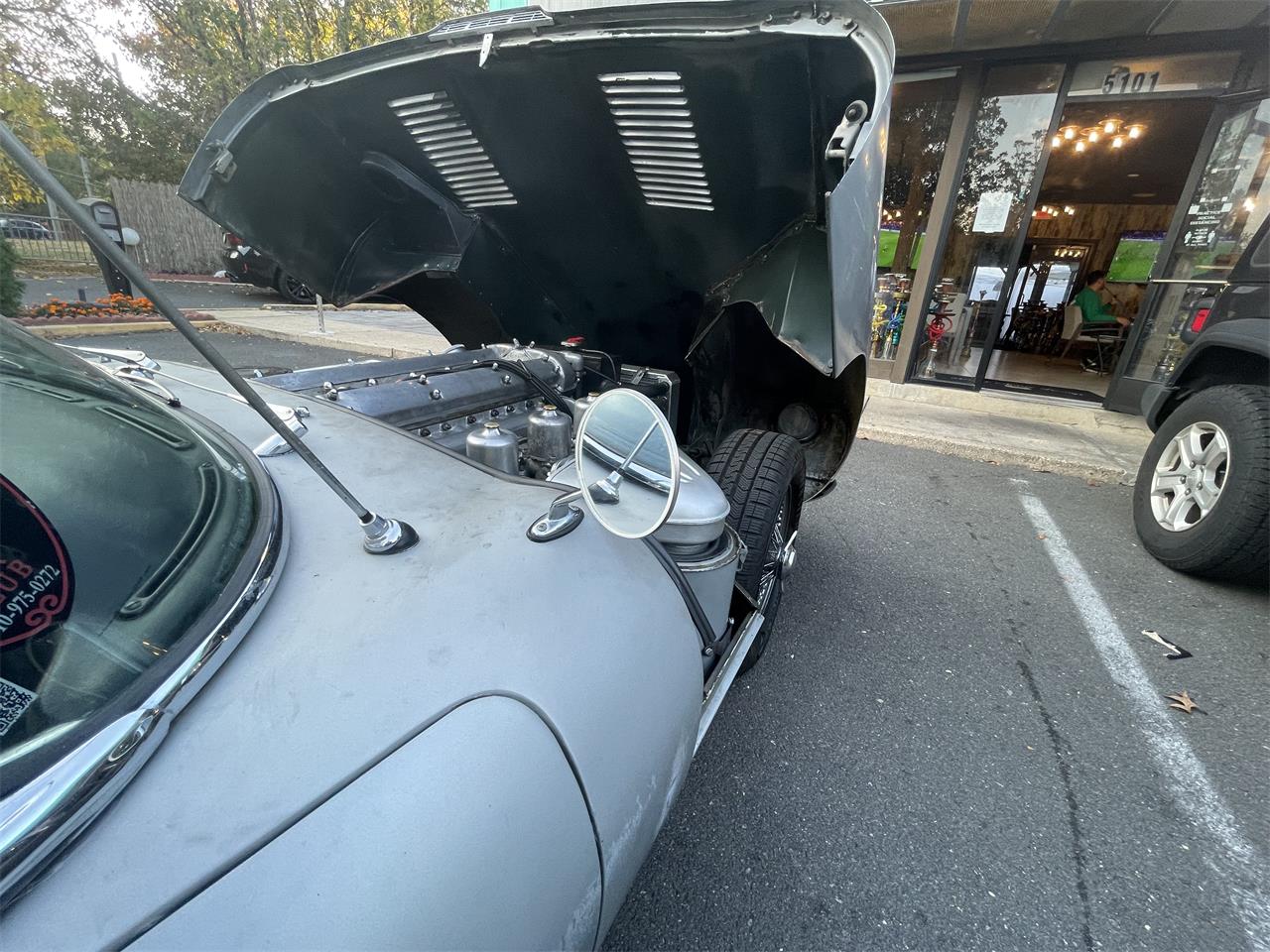 Jaguar-E-type-1967-Silver-Black-21