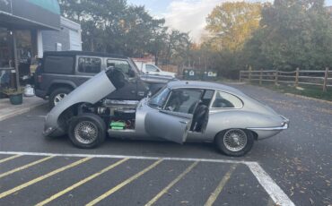 Jaguar-E-type-1967-Silver-Black-26