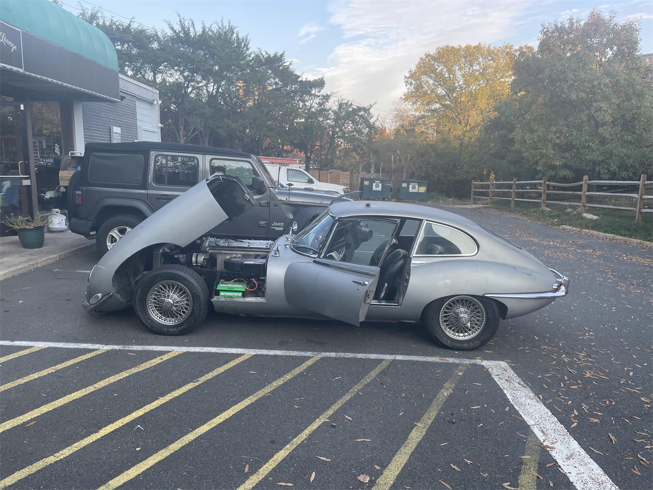 Jaguar-E-type-1967-Silver-Black-26