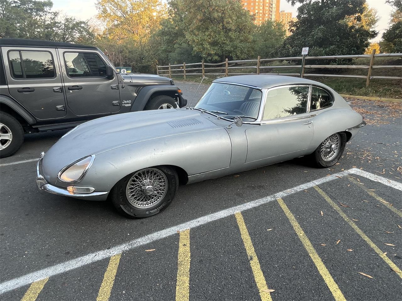 Jaguar-E-type-1967-Silver-Black-29