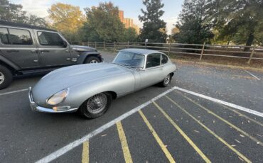 Jaguar-E-type-1967-Silver-Black-30