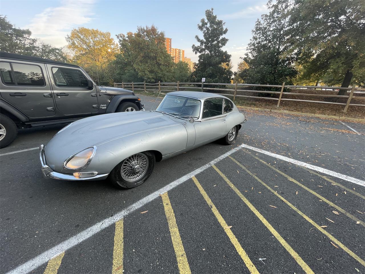 Jaguar-E-type-1967-Silver-Black-30