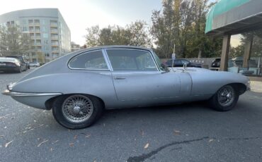 Jaguar-E-type-1967-Silver-Black-31