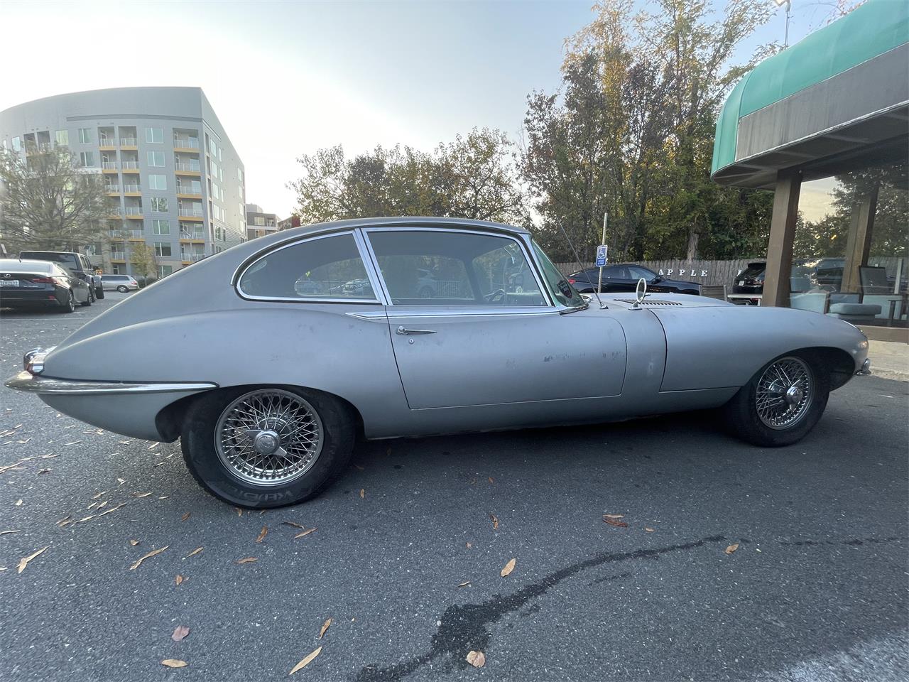 Jaguar-E-type-1967-Silver-Black-31