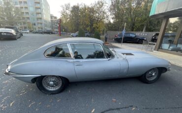 Jaguar-E-type-1967-Silver-Black-32