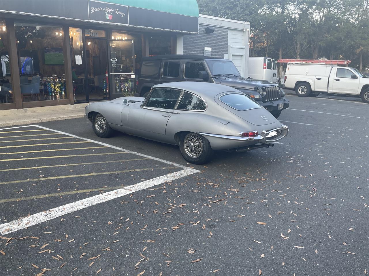 Jaguar-E-type-1967-Silver-Black-34