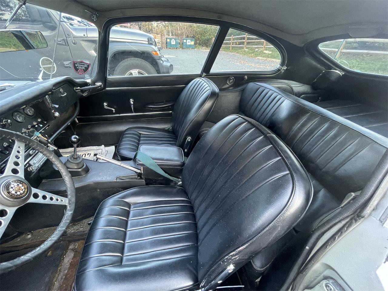 Jaguar-E-type-1967-Silver-Black-36